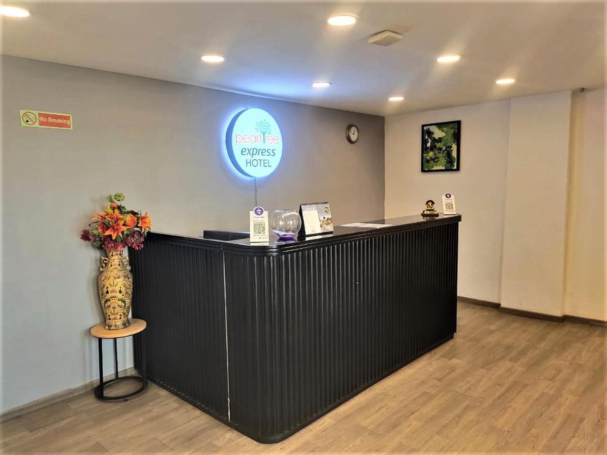 Pearltree Express Hotel Kalkuta Zewnętrze zdjęcie