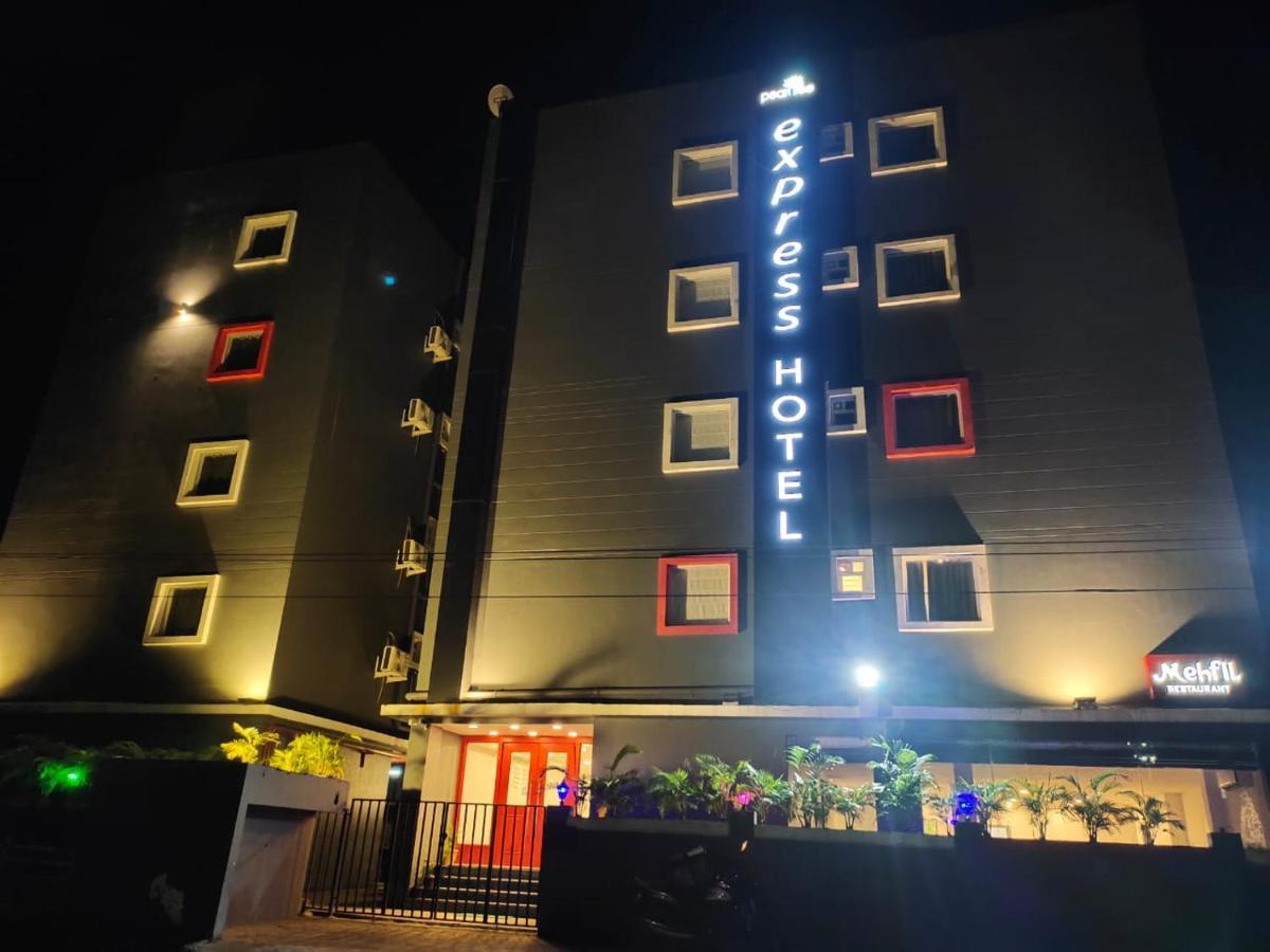 Pearltree Express Hotel Kalkuta Zewnętrze zdjęcie