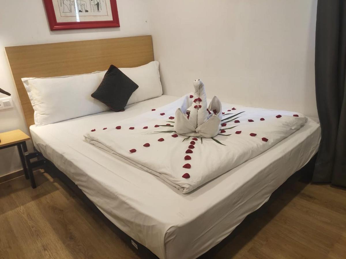 Pearltree Express Hotel Kalkuta Zewnętrze zdjęcie